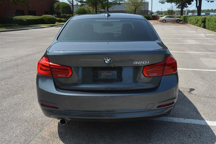 2018 BMW 3 Series 320i image 8