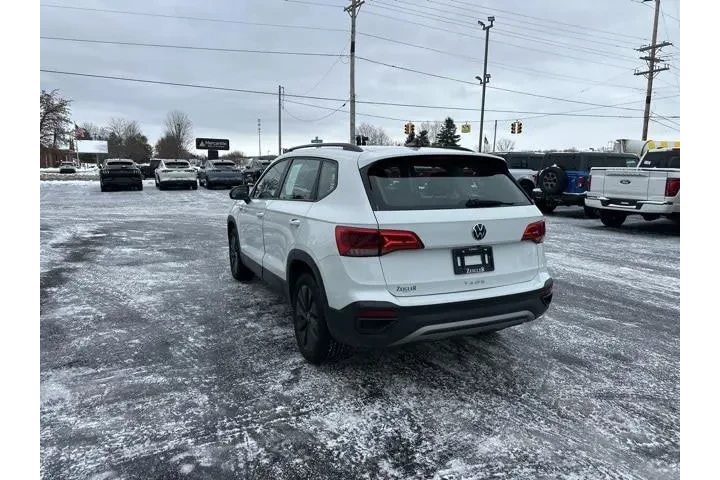 $16995 : Volkswagen Taos 2024 S 4dr S image 9