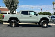 $36995 : Toyota Tacoma 2023 4x4 SR V6 thumbnail