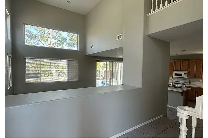 $2300 : HOUSE FOR RENT RIVERSIDE CA image 6