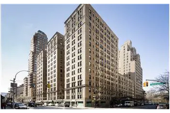 $4200 : Rental property with 1 bedro image 1