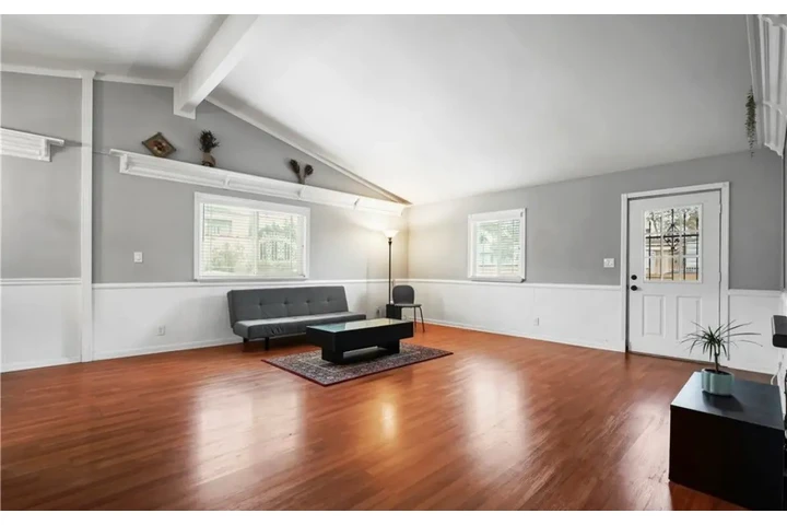 $2495 : 3 Bed 2 Bath in Inglewood image 3