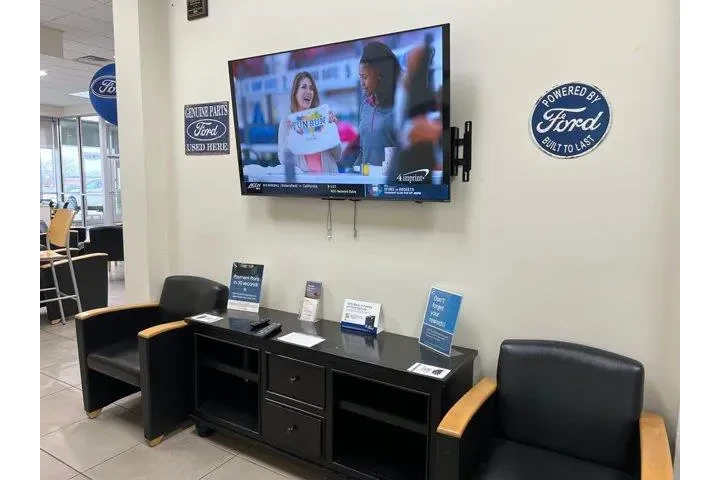 $37995 : Ford F-150 2023 4x4 XLT 4dr image 8