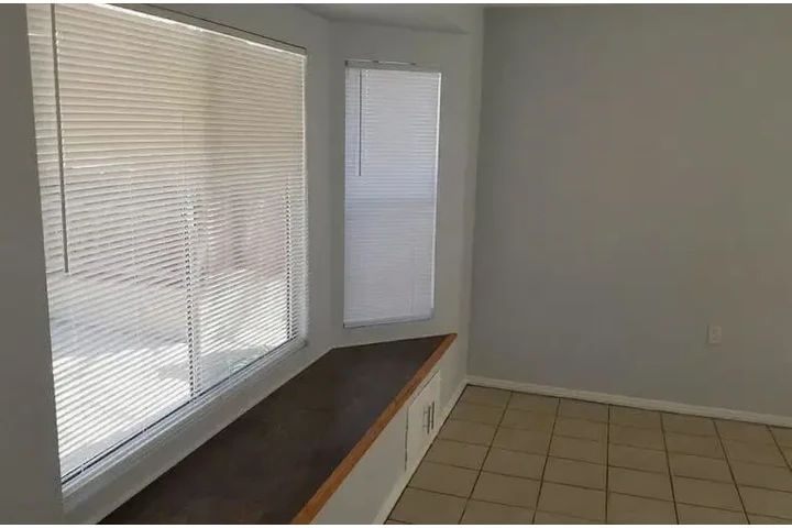 $1195 : Fresh 1bd 1ba @ Riverside image 8