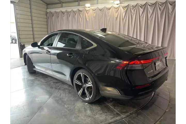 $27899 : Honda Accord Hybrid 2024 Spo image 7