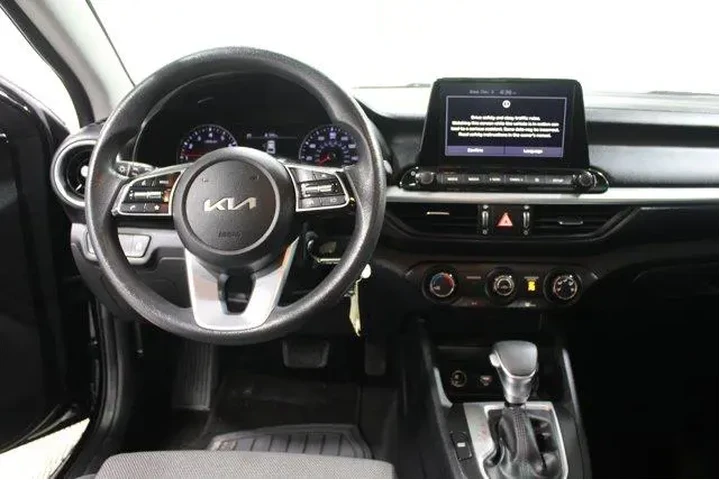 $18977 : Kia Forte 2024 LXS 4dr Sedan image 2