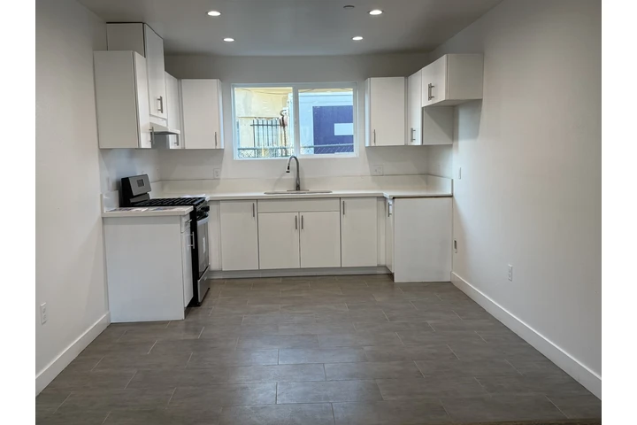 $3800 : casa nueva por 25 y San Pedro image 7