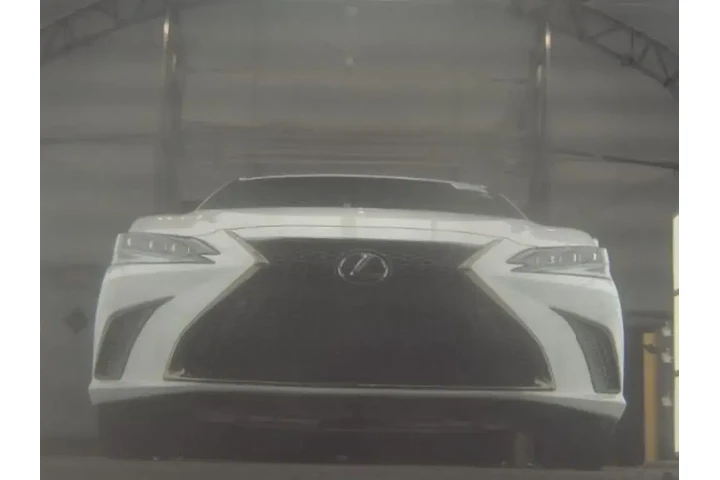 $35890 : Lexus ES 300h 2023 F SPORT D image 3