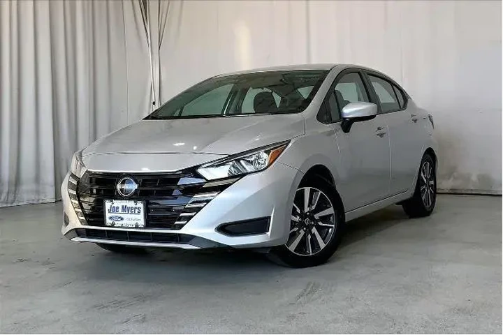 $15461 : Nissan Versa 2023 SV 4dr Sed image 2