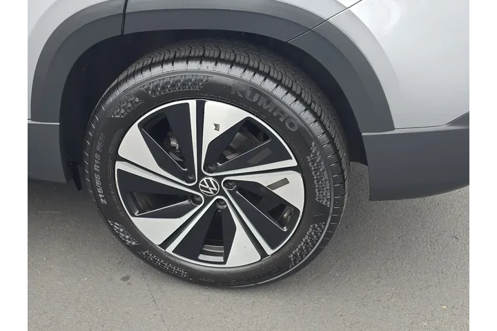 $22999 : Volkswagen Taos 2024 AWD SE image 9