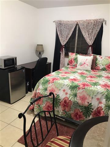 $1000 : CUARTO GRANDE EN WEST KENDALL image 1