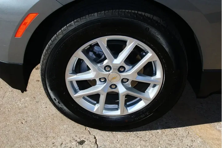 $23048 : Chevrolet Equinox 2024 LT 4d image 4