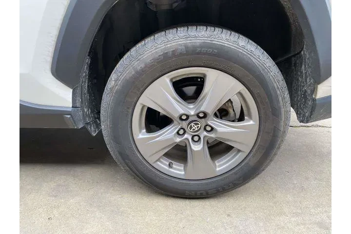 $25885 : Toyota RAV4 2024 AWD XLE 4dr image 7