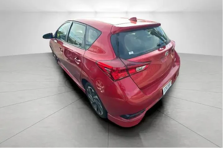 $12995 : Scion iM 2016 4dr Hatchback image 3