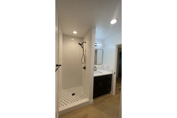 Máster Tile and flooring image 3