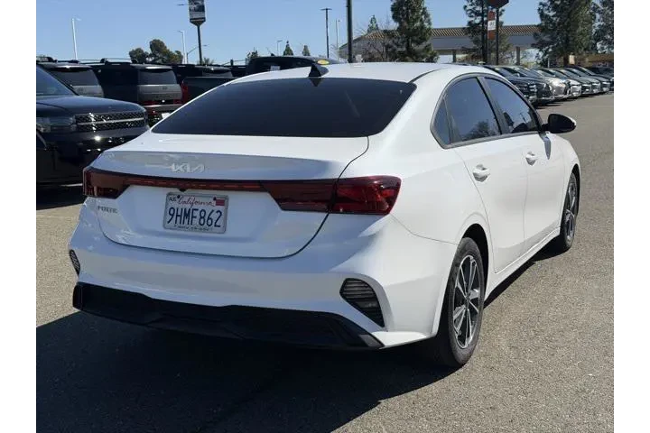 $18991 : Kia Forte 2023 LXS 4dr Sedan image 7