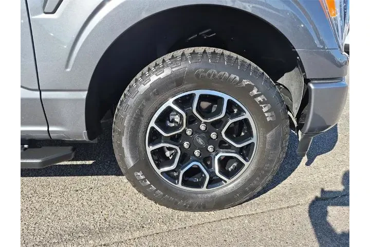 $35982 : Ford F-150 2023 4x4 XLT 4dr image 10