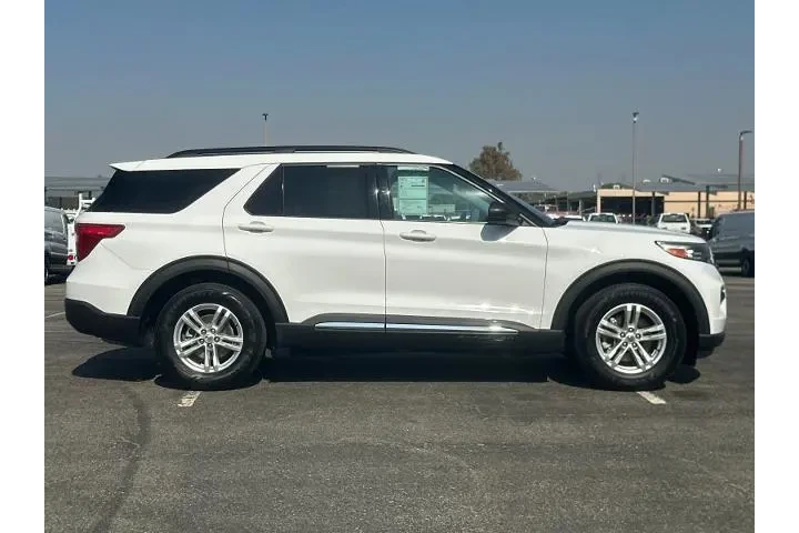 $31990 : Ford Explorer 2022 AWD XLT 4 image 2