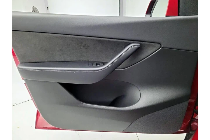 $30998 : Tesla Model Y 2022 AWD Long image 4