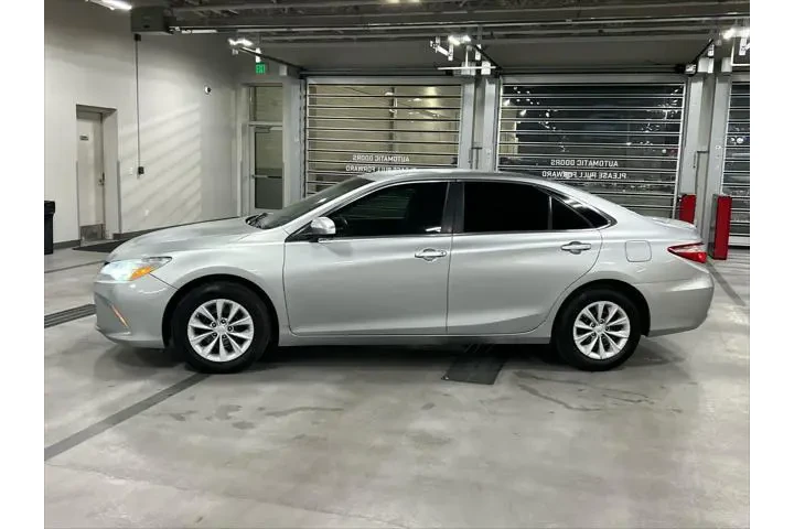 $11527 : Toyota Camry 2015 LE 4dr Sed image 2