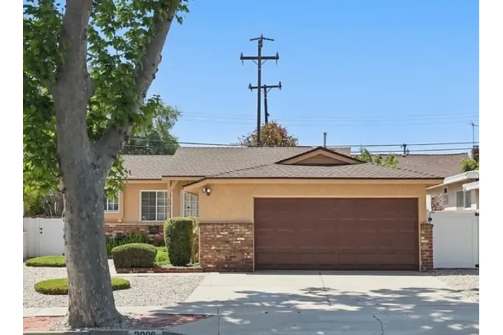 $2100 : Hermosa casa🏠en Torrance CA🏠 image 1