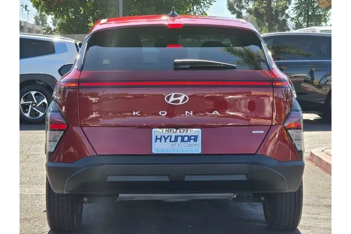 $20576 : Hyundai KONA 2024 AWD SE 4dr image 6