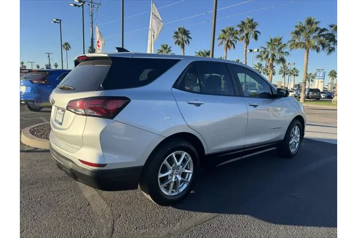 $18021 : Chevrolet Equinox 2022 LS 4d image 5