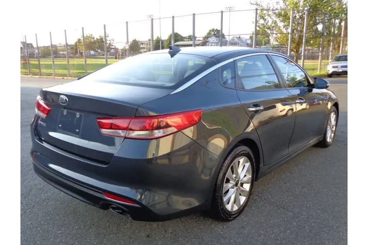$8950 : 2016 Optima LX image 4