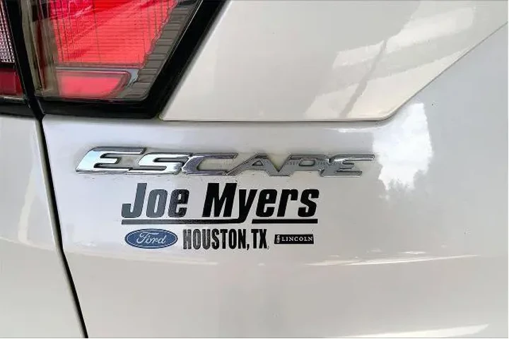 $8951 : Ford Escape 2017 Titanium 4d image 9