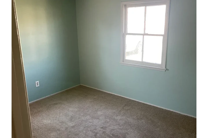 $1500 : This 3 bedroom, 3 bathroom hou image 5