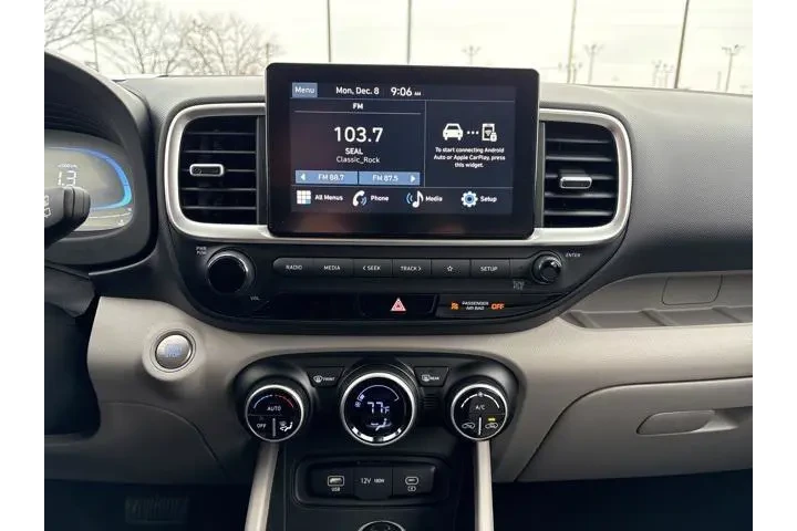 $22499 : Hyundai VENUE 2025 SEL 4dr C image 10