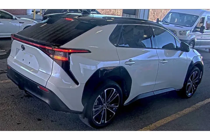 $23995 : 2023 bZ4X Limited image 5