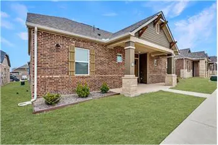 $1840 : Rental property with 2 bedro image 1