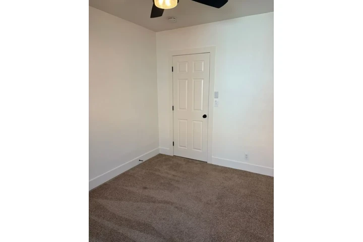 $2400 : Beautiful 3 bedroom home in LA image 8