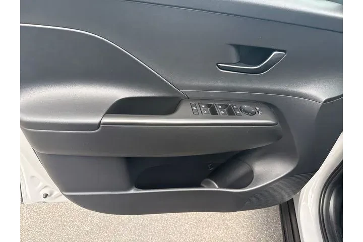 $24570 : Hyundai KONA 2024 AWD SEL 4d image 9