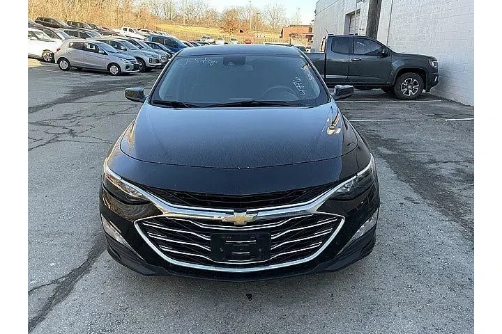 $20558 : Chevrolet Malibu 2024 LT 4dr image 2