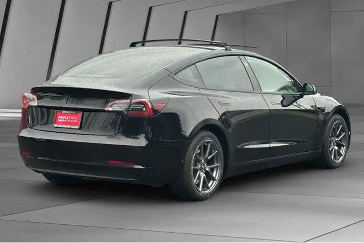 $25900 : Tesla Model 3 2023 4dr Sedan image 4