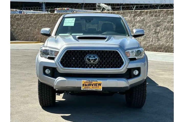 $30489 : Toyota Tacoma 2018 4x4 TRD S image 7