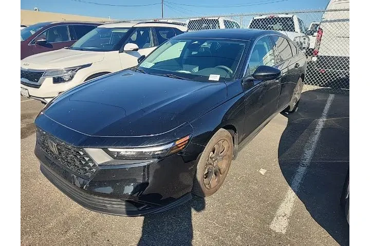 $26831 : Honda Accord 2024 EX 4dr Sed image 3