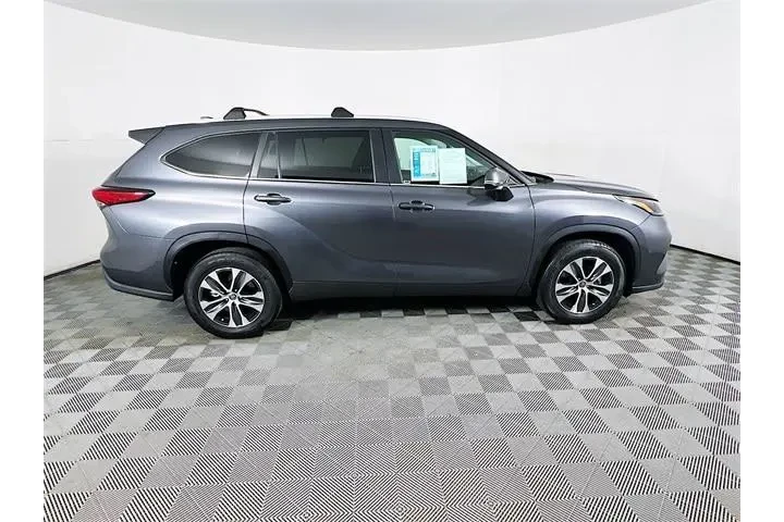 $38800 : Toyota Highlander Hybrid 202 image 8