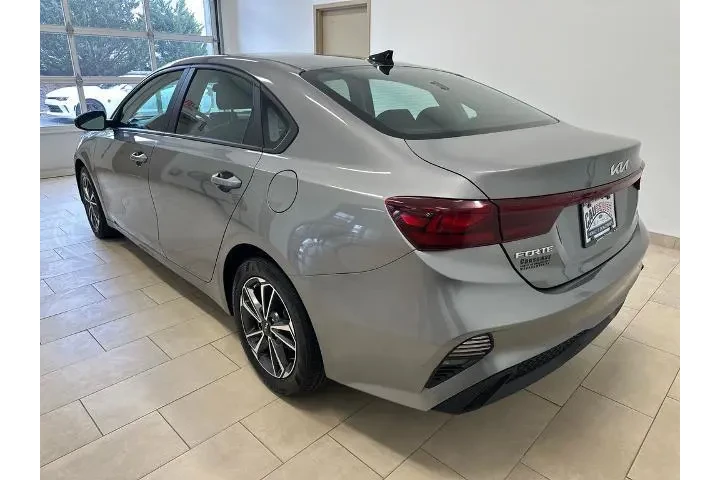$16619 : Kia Forte 2022 LXS 4dr Sedan image 5