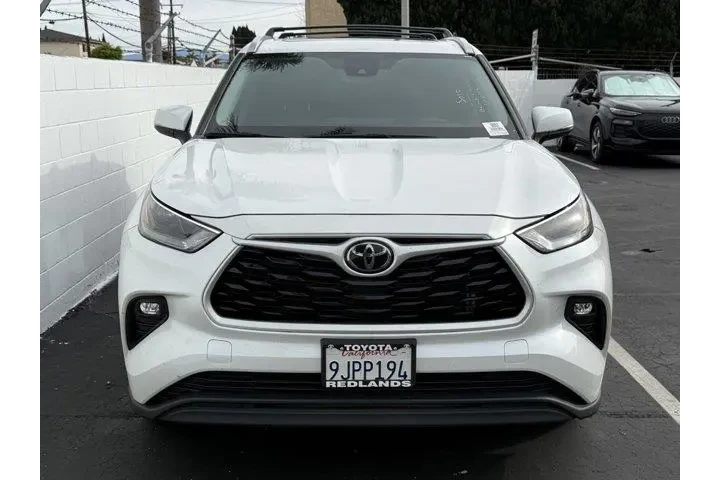 $33104 : Toyota Highlander 2023 L 4dr image 2