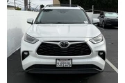 $33104 : Toyota Highlander 2023 L 4dr thumbnail