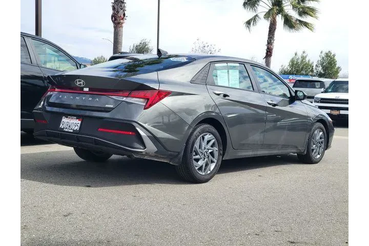 $22383 : Hyundai ELANTRA Hybrid 2025 image 2
