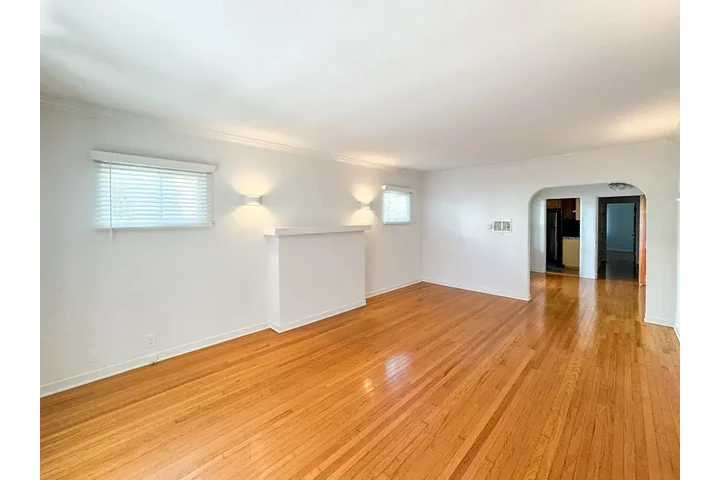 $1100 : Cozy 1-Bed and 1-Bathroom image 6