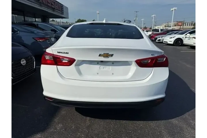 $18832 : Chevrolet Malibu 2023 LT 4dr image 5