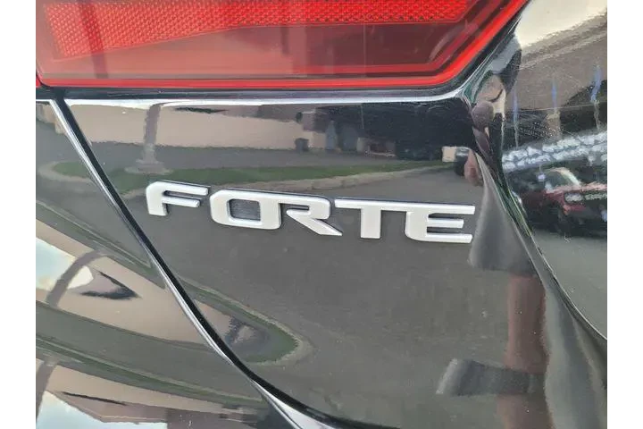 $17846 : Kia Forte 2024 LXS 4dr Sedan image 7