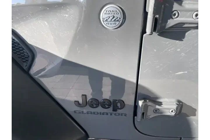 $27448 : Jeep Gladiator 2020 4x4 Spor image 4