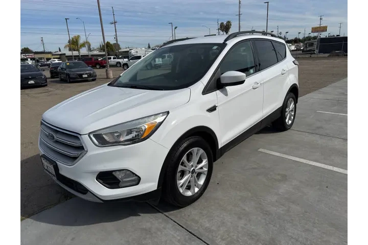 $9999 : 2018 Escape SE image 1