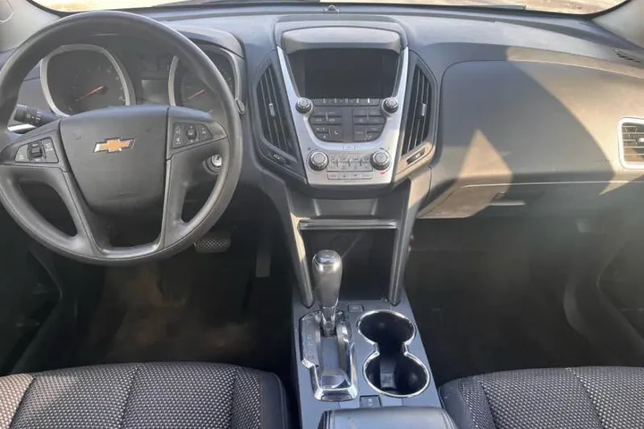$10495 : 2017 Equinox LS image 10